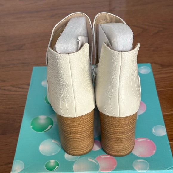 Brand New White textured anklet Bootie - Picture 4 of 8